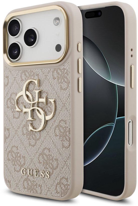 Coque Guess beige clair avec motif logo GG, accents dorés et bumper absorbant les chocs.