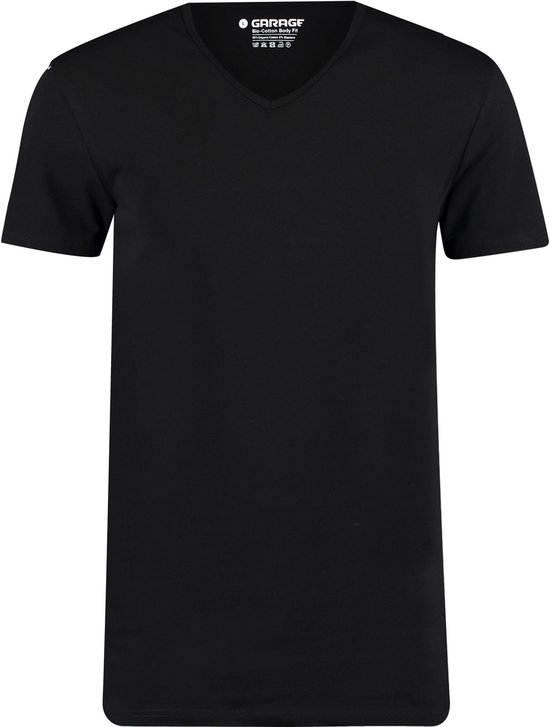 Zwarte T-shirt met V-hals, korte mouwen en label aan de achterkant.