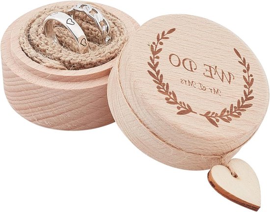 Opeucht Verfraaid Gebied Voor De Huwelijksceremonie Met Een Houten Die Boog Met Verse Bloemen En Beige Materiaal Wordt Mooie Wed Image108458239