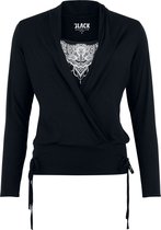 Zwarte top met lange mouwen en omslaglook, met zwart tanktop met wit mandala-motief eronder. Koordjes aan de zijkant.