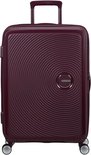Bordeauxrode American Tourister spinner koffer met cirkelvormig patroon en uitschuifbare handgreep.