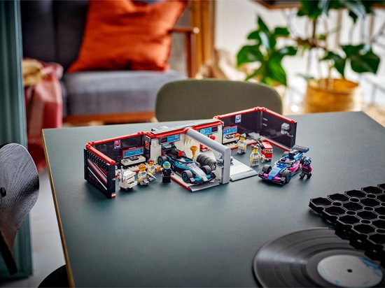 Garage LEGO City F1 avec voitures Mercedes-AMG et Alpine - 60444