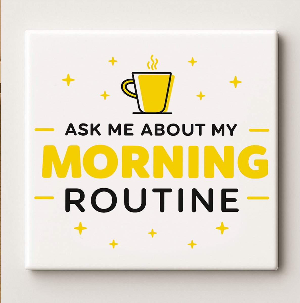 Nevolis Ask Me About My Morning Routine Koffie Tegel – 15x15 cm Grappige Keramische Wandtegel – Perfect Cadeau voor Koffieliefhebbers & Huisdecoratie Multi Color