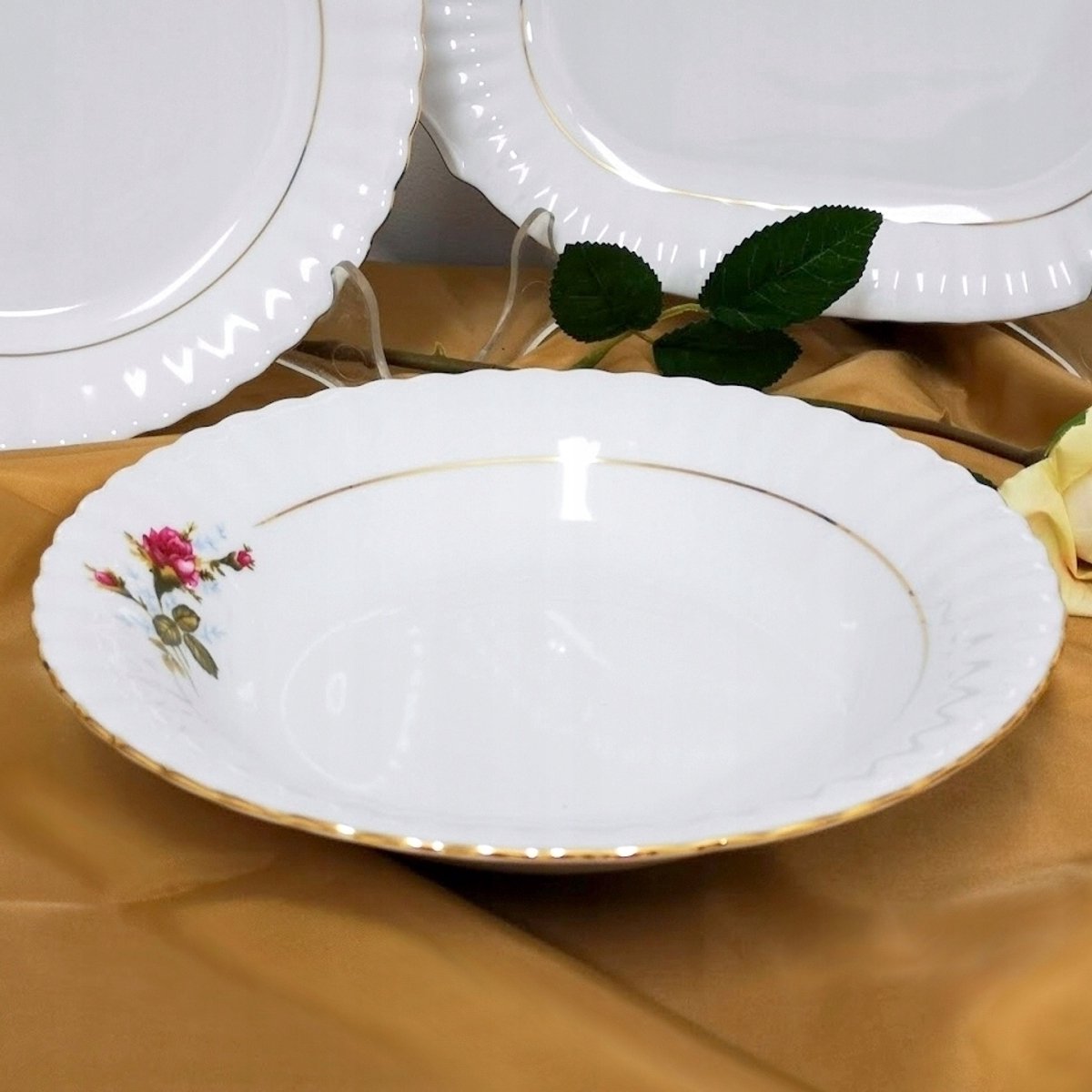 Diepe Porseleinen Schotel 22,5 cm - IWONA Rozen Decoratie