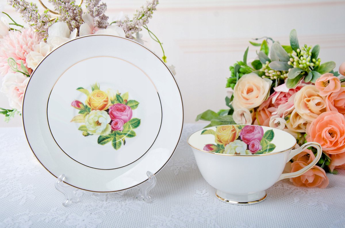Porseleinen Kop en Schotel met Bloemendecor - 200 ml
