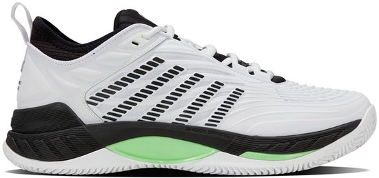 Witte tennisschoen met zwarte zool, groene middenzool en zwarte strepen op de zijkant. "SHOCK SPRING" is zichtbaar.