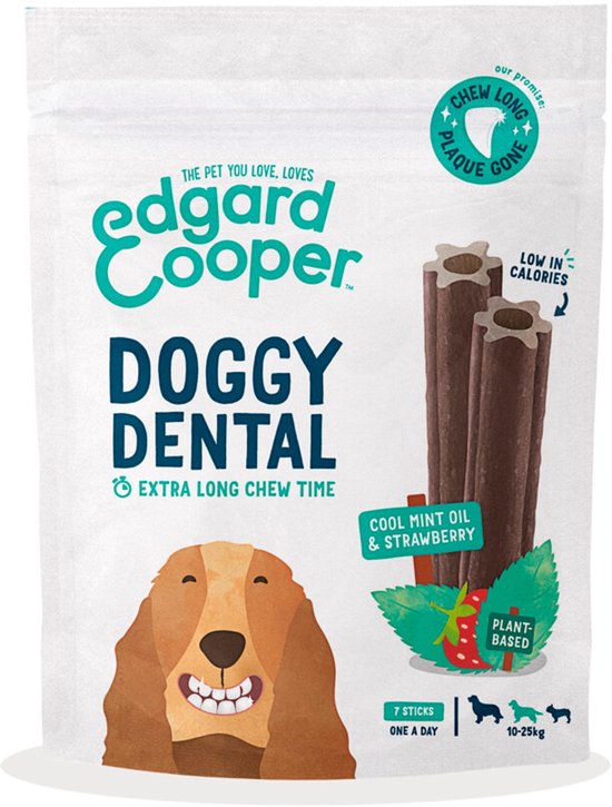 Edgard & Cooper Doggy Dental verpakking met afbeelding van een hond en kauwstokjes. Met muntolie en aardbei.
