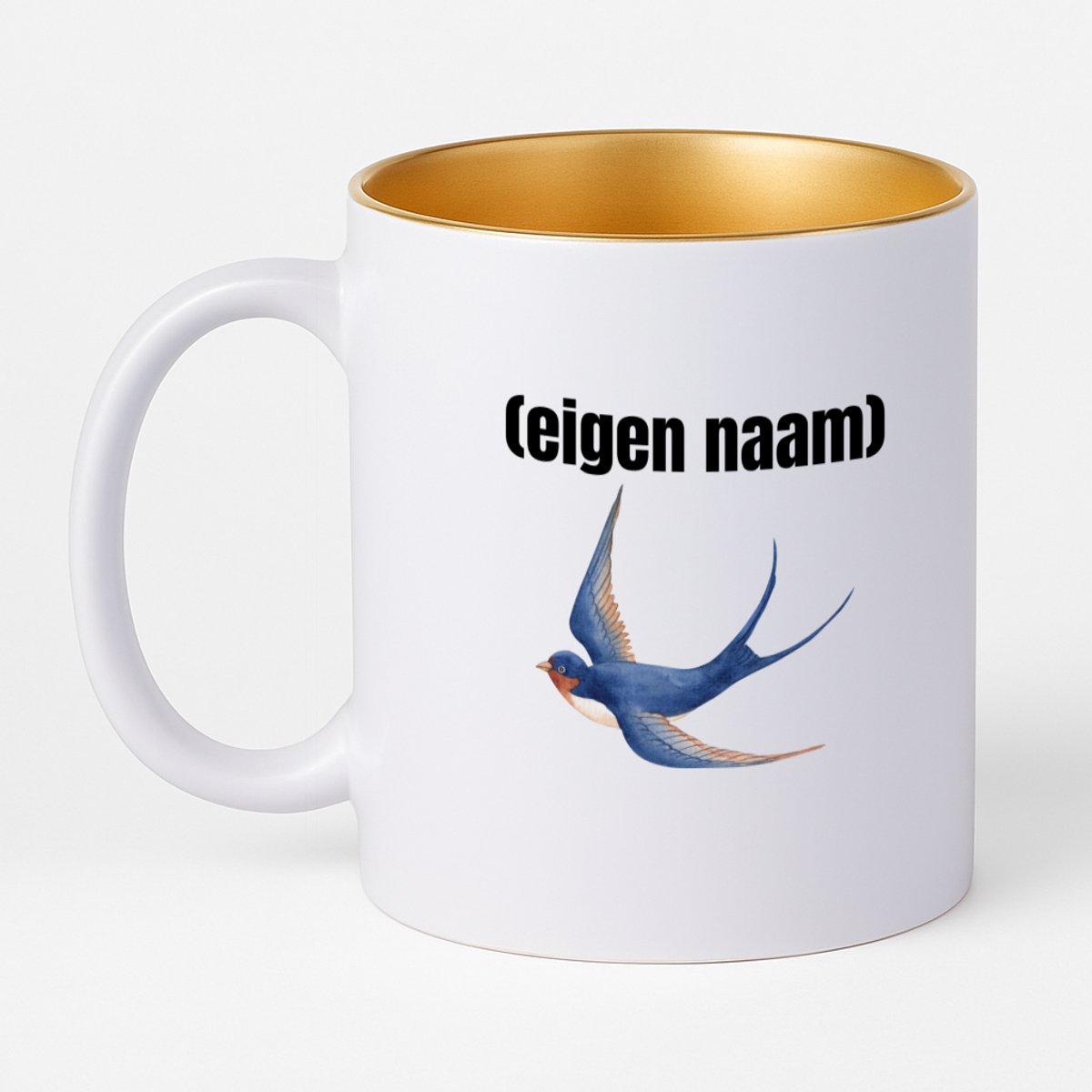 Hacebo® - blauwe vogel met eigen naam koffiebeker met goud kleurige binnenkant - Vogels - dieren liefhebber - thee mok - koffie beker - iemand die houdt van vogels - verjaardag - cadeau - kado - geschenk - koffiemok - 330 ML