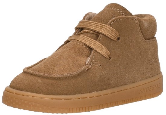 Bruine suède mid-top sneaker met veters en bruine zool. Het merk 'SHOESME' is zichtbaar op de zool.