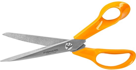Fiskars schaar met oranje handgrepen en roestvrijstalen mes, met een recht mes.