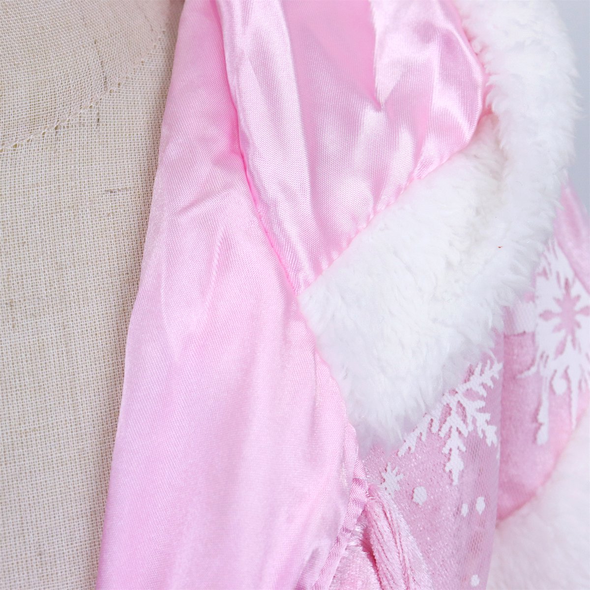 Joya Kids® | Luxe Winter Prinsessen Cape kind | Roze met witte sneeuw & glitters | IJskoningin cape met capuchon | Verkleedcape meisjes | 76 cm | Winter kostuum | Luxueuze Uitvoering — afbeelding 6