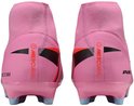 Achterkant roze voetbalschoenen met 'MERCURIAL' en Nike logo.