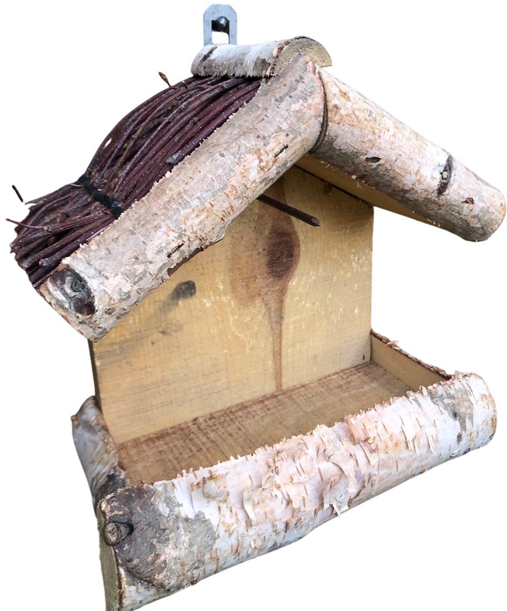 Dutchlander Vogelvoedertafel – Muurbevestiging – Berken met Twijgen Dakje & Vetbolpin – 19x19x9 cm