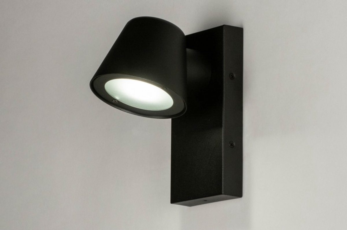 Lumidora Wandlamp 30899 - Voor buiten - GU10 - 4.0 Watt - 380 Lumen - 2700 Kelvin - Zwart - Metaal - Buitenlamp - IP44 - Met Sensor