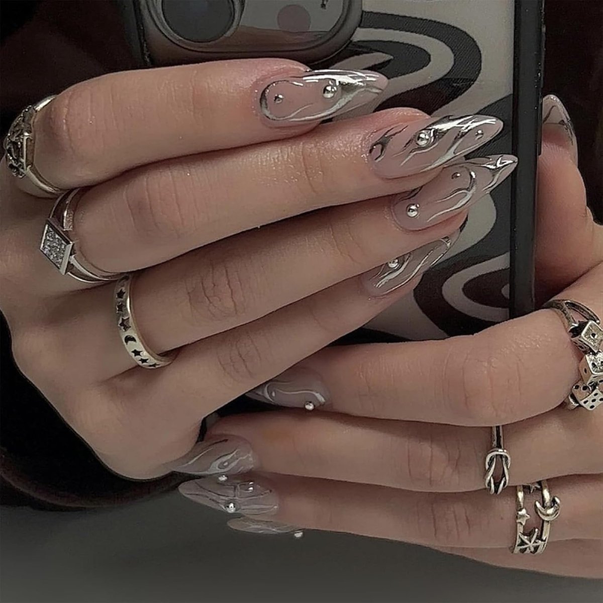 24 Pieces Almond Nail Press - Medium Size False Nails - Splint Vertebra - Glue on Nails - Rhinestone Stiletto Acrylic Nails met Design - Silver Water Wave Nail Tablets - Decoratieve Nagels