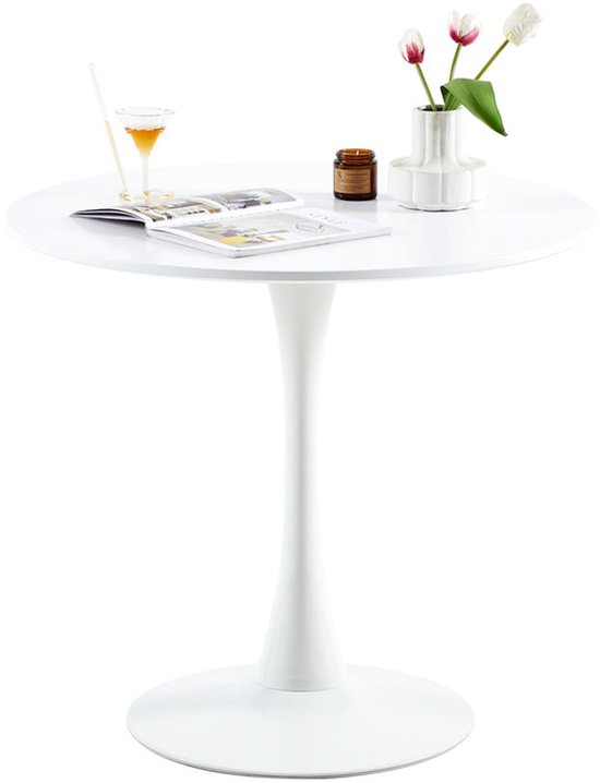 Witte ronde tafel met één centrale voet, versierd met een vaas met tulpen en een tijdschrift.