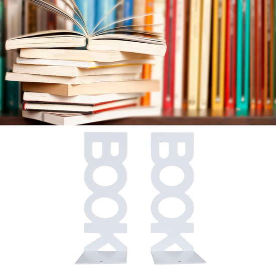 Twee witte metalen "BOOK" boekensteunen onder een stapel boeken op een boekenplank.