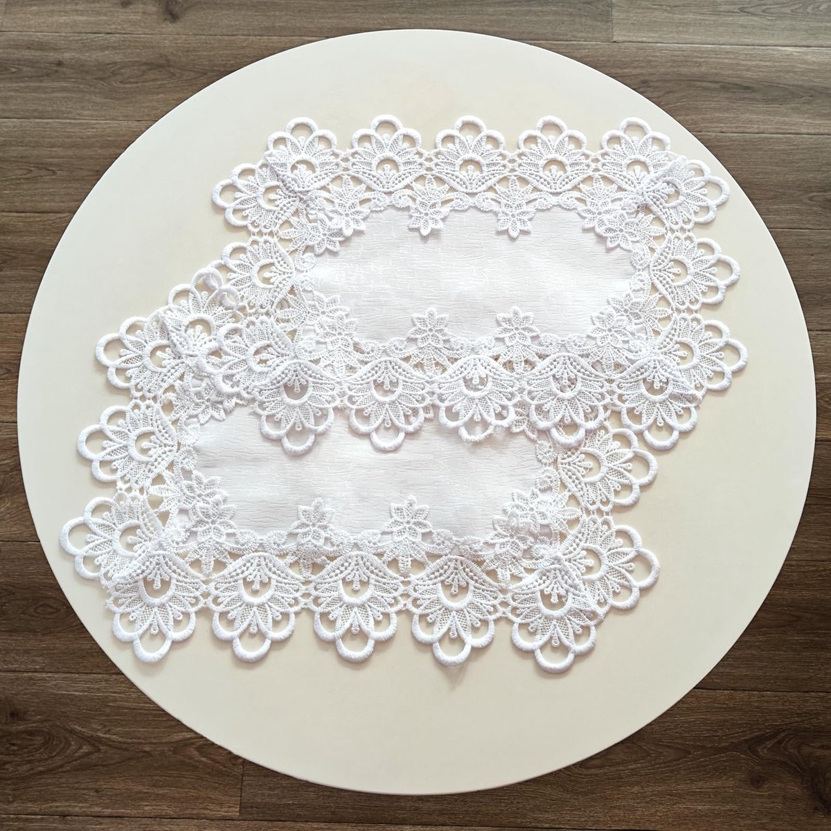 Dailygoods - Set van 2 Witte Kant Placemats met Schors Patroon