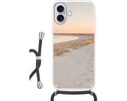 Telefoonhoesje Geschikt voor iPhone 16 Plus met koord - Kustlijn - Horizon - Hek - Siliconen - Crossbody - Backcover met Koord - Telefoonhoesje met koord - Hoesje met touw Telefoonhoesje
