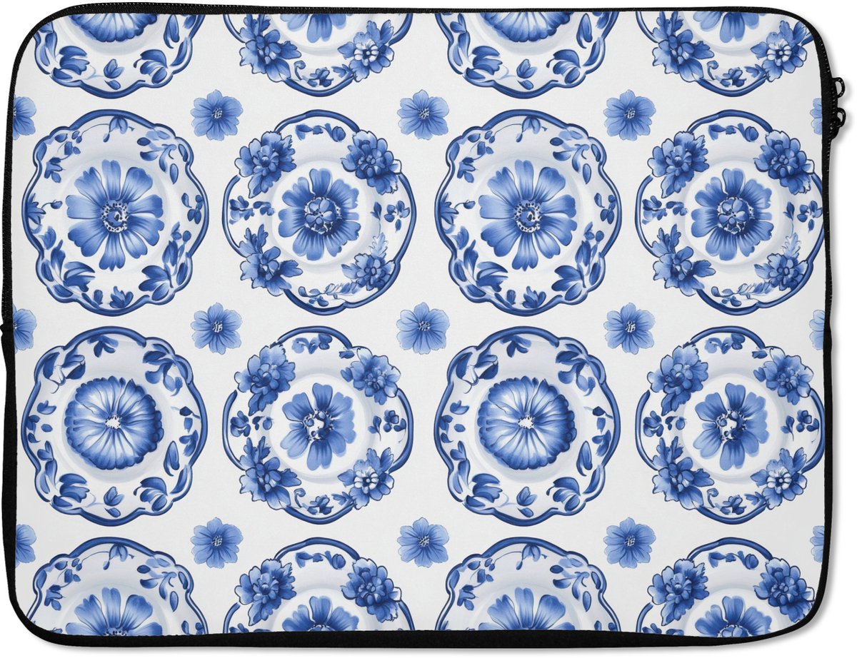 Laptophoes 17 inch - Sierborden - Bloemen - Blauw - Laptop sleeve - Binnenmaat 41x28 cm - Zwarte achterkant