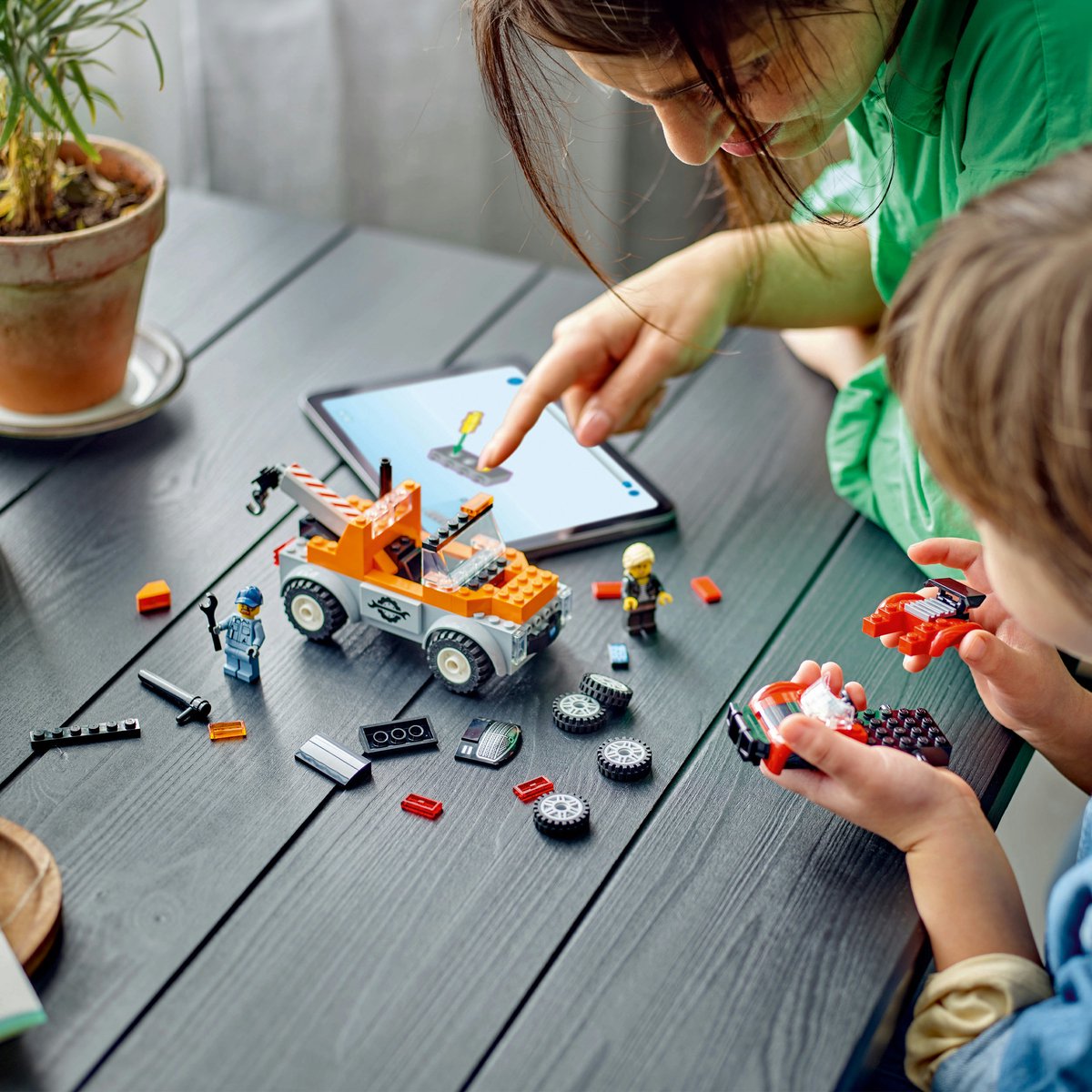 LEGO City Sleepwagen en sportautoreparatie 60435 — afbeelding 5