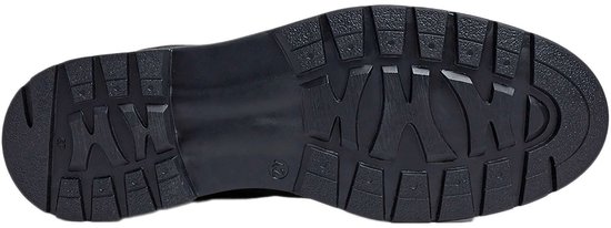 Zool van een donkerbruine PME Legend veterschoen met grof profiel.