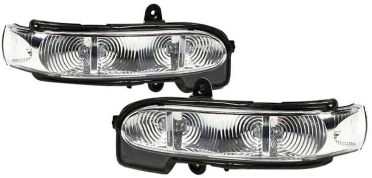 LED-richtingaanwijzer voor de rechter buitenspiegel van W211, W463, W461 en C/E-klasse voertuigen geproduceerd tussen 2004 en 2012.