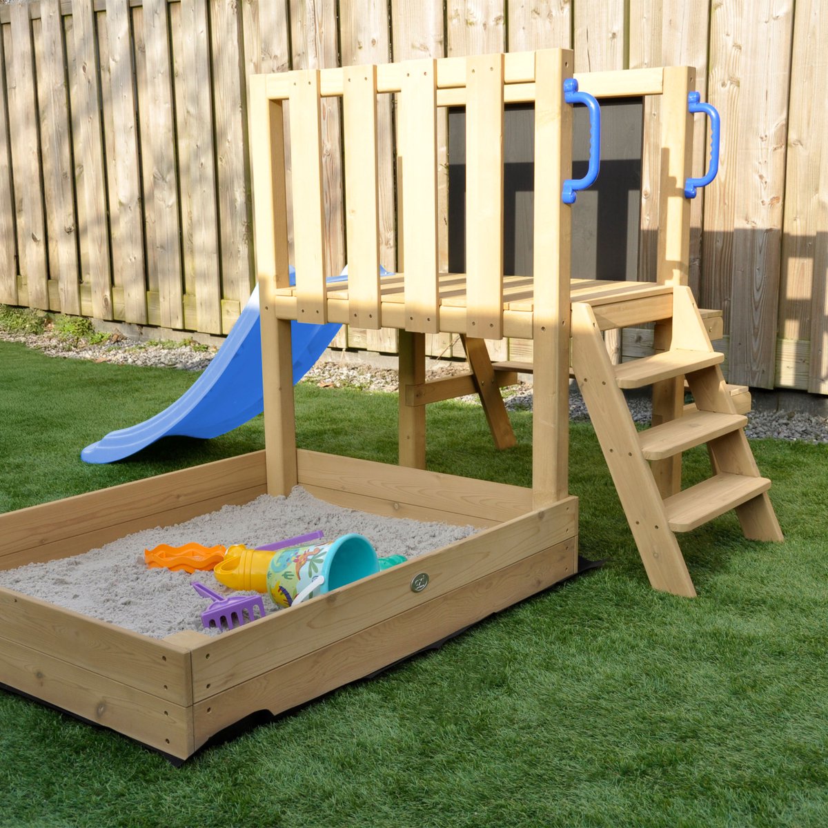 AXI Leah Mini Speeltoren met Zandbak en Picknicktafel – Blauwe Glijbaan – Met Krijtbord – FSC hout – Klein speeltoestel voor de tuin / buiten — afbeelding 11
