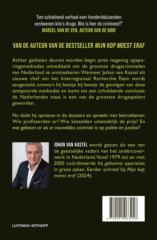 Portret van Johan van Kastel, auteur van 'Mijn kop moest eraf', in een donker pak.