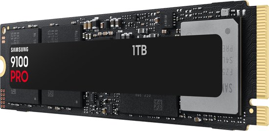 Samsung 9100 PRO 1TB M.2 NVMe SSD met gouden connectoren.
