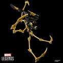 Iron Spider (Aaron Davis) met vier mech-armen, in zwart met gouden spinnenweb-details, acrobatische pose.
