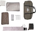 Tentaccessoires: tent, tentstokken, haringen, draagtas en grondzeil.