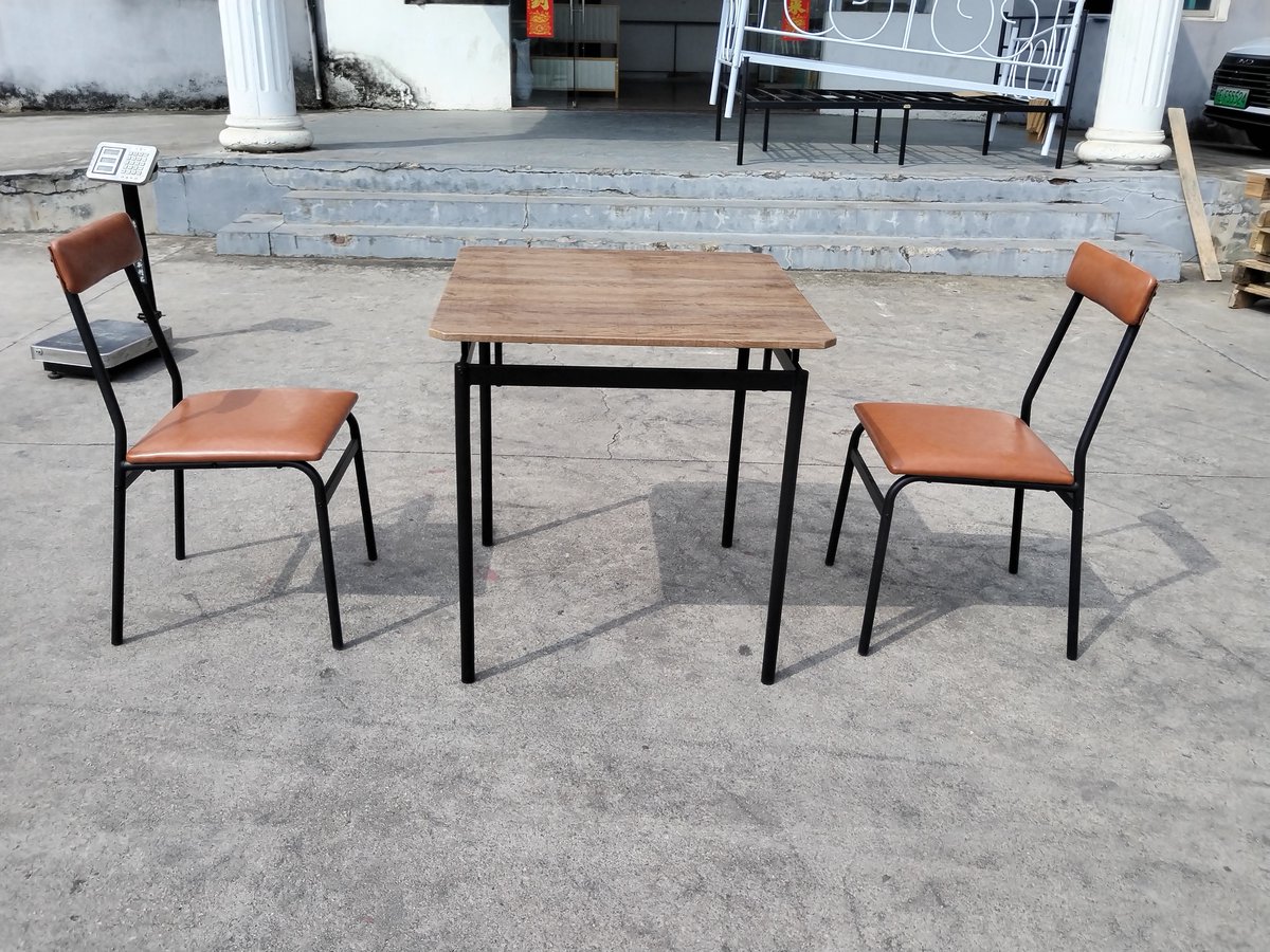 3-delige eettafelset – 2 stoelen met PU-bekleding en een keukentafel voor kleine ruimtes, eetset met industrieel metalen frame voor de eetkamer, appartement of studio, bruin