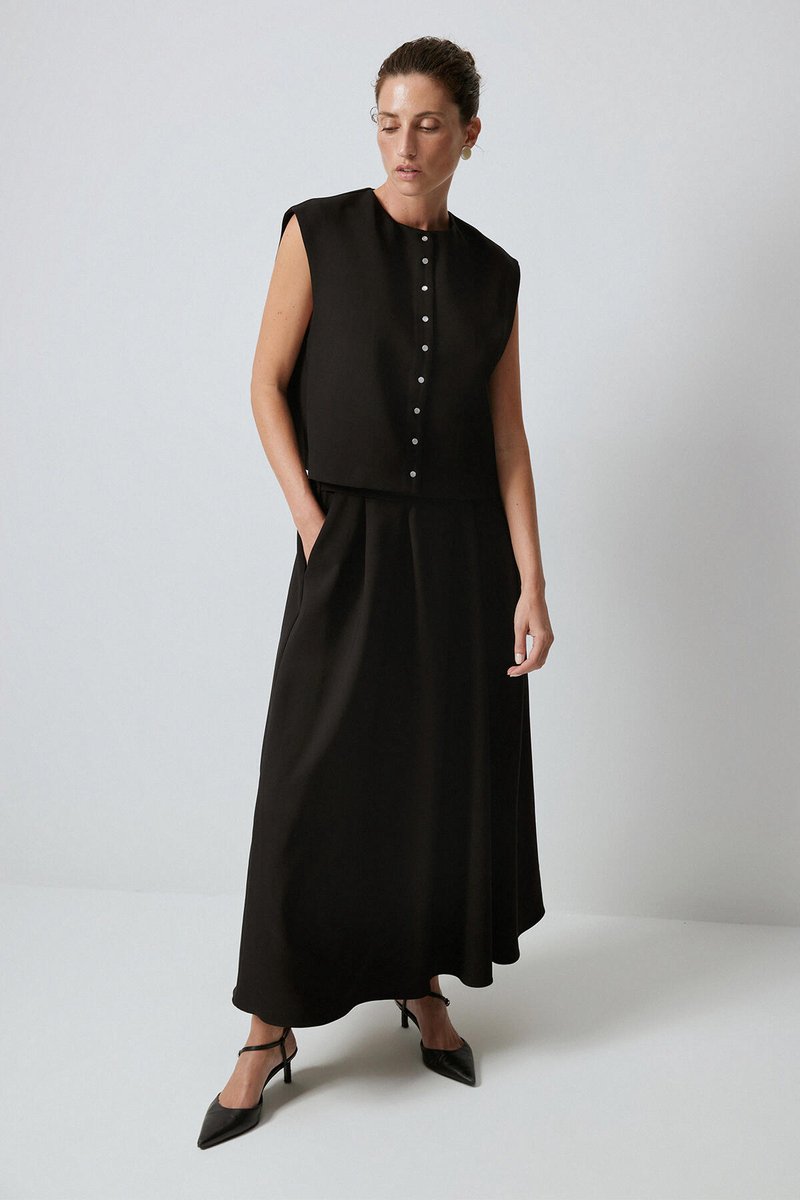 Touché Privé - Crepe set van gilet en rok met parelmoer drukknopen - Zwart - Dames