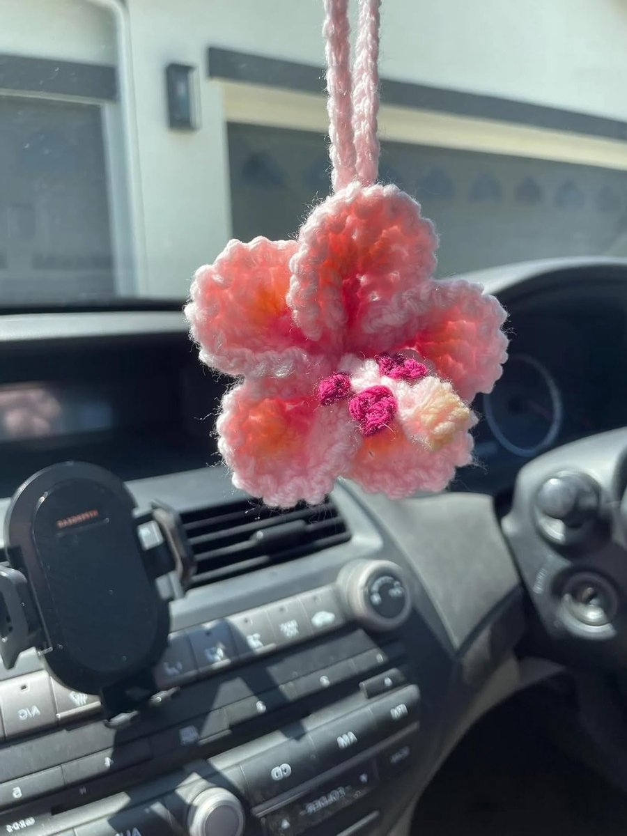 Hibiscus Bloem Ornament voor Auto, Gehaakte Tropische Bloemen, Achteruitkijkspiegel Decoratie en Strandaccessoires voor een Tropische Sfeer