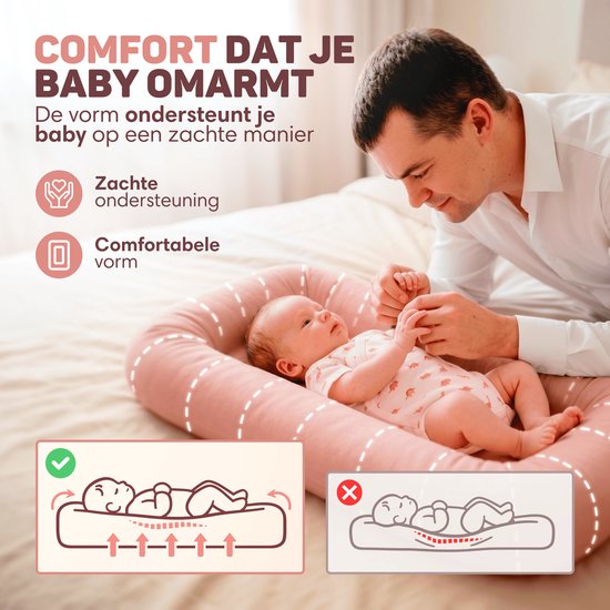 Vader met baby in een roze babynestje. Illustraties tonen zachte ondersteuning en comfortabele vorm vs. platte ligvorm.