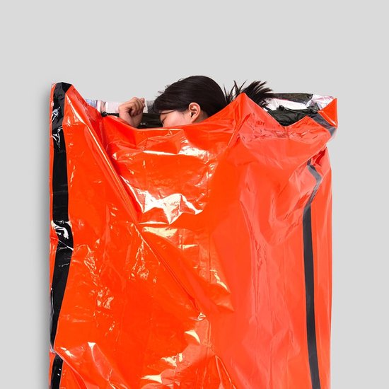 Noodslaapzak - Thermische envelop - Buiten overleven - Reflecteert lichaamswarmte - Compact opvouwbaar - Oranje — afbeelding 2