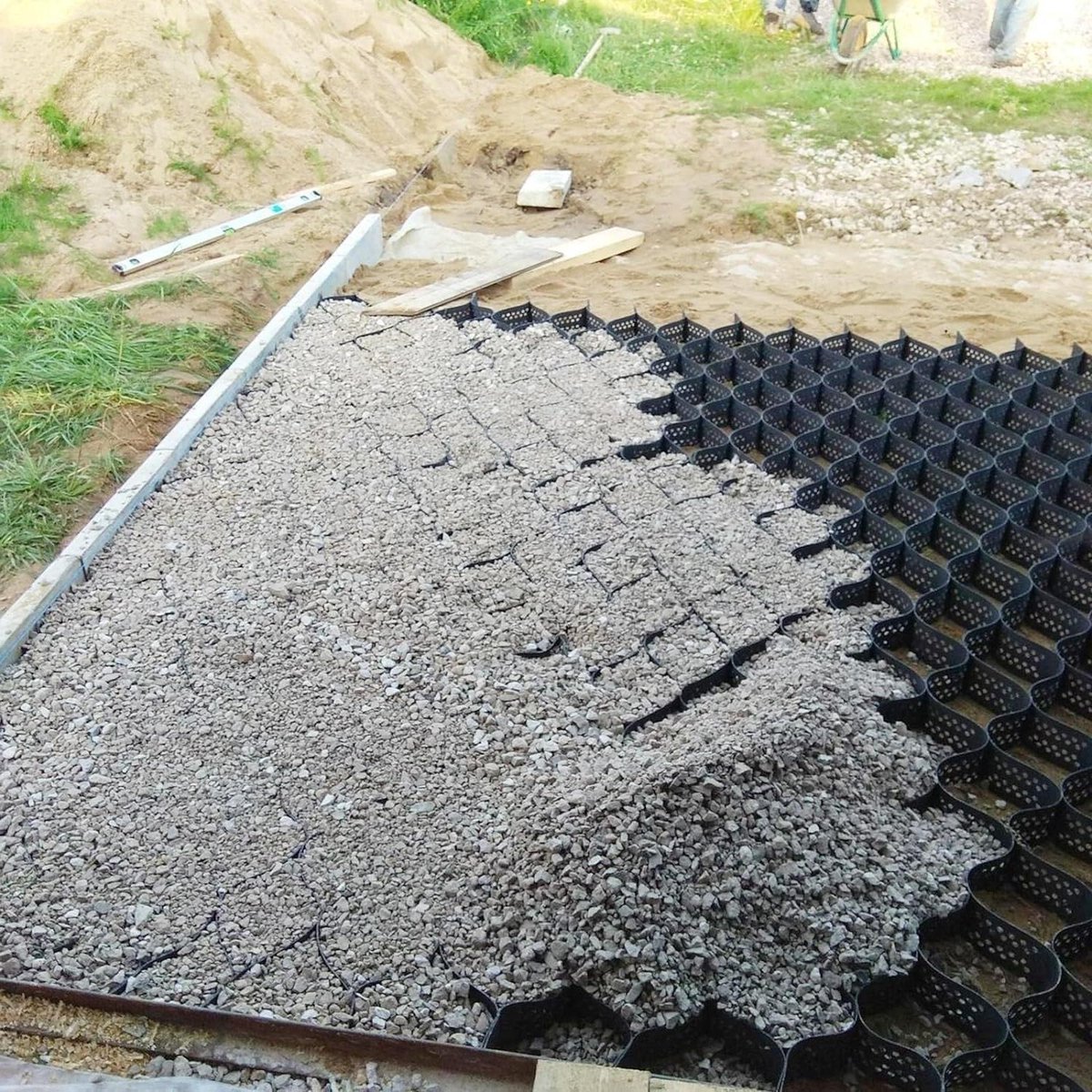 Grindrooster Bodemstabilisatie - Grindstabilisator Oprit - Opritten Versterken - Hoge Draagkracht - 40x40 cm - Zwart