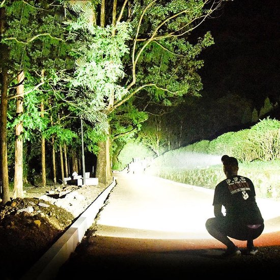 VHV - Fietsverlichting LED Voorlicht - LED Koplamp Fiets voor Nacht Rijden - 8 LED, waterbestendig ontwerp - voor Mountainbike, Racefiets, Stadsfiets, E-bike en Woon-Werkverkeer — afbeelding 4