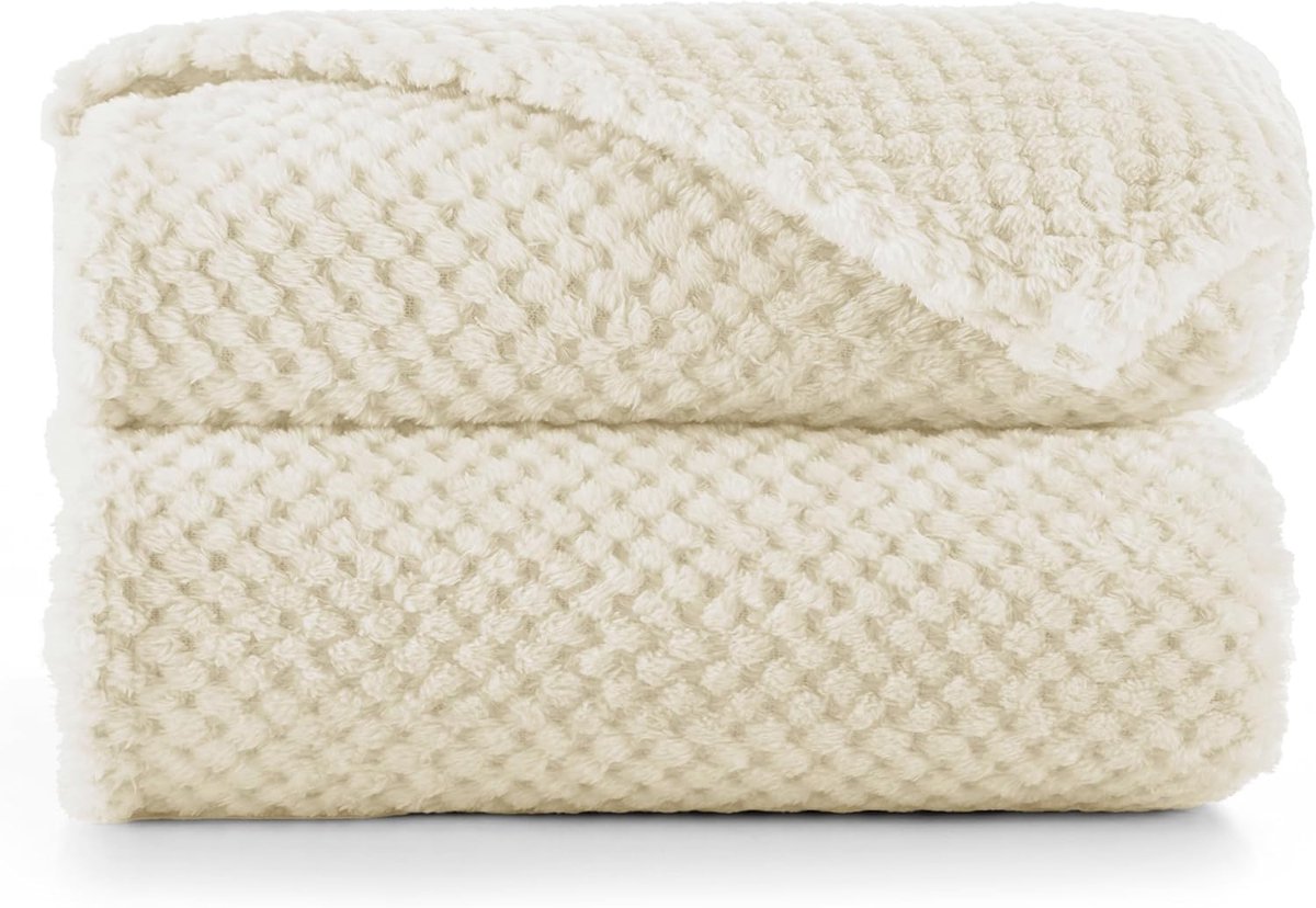 Famanu Zachte knuffeldeken van 150 x 200 cm in beige, fleece woondeken voor Scandinavische stijl en comfort