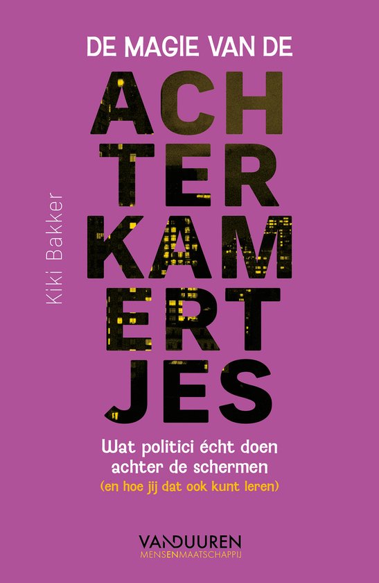 Boekomslag met de titel 'De magie van de achterkamertjes' door Kiki Bakker. Tekst in paars op paarse achtergrond.