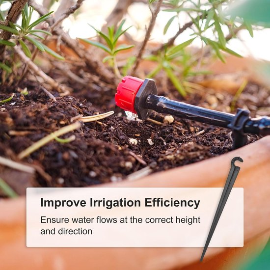 Een druppelslang met een rode druppelaar in de grond. Een zwarte druppelslanghouder staat ernaast. De tekst 'Improve Irrigation Efficiency' staat onderaan.