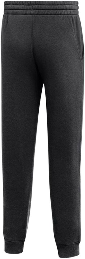 Achterkant van een donkergrijze Nike trainingsbroek voor kinderen met een witte Swoosh op de linkerpijp.