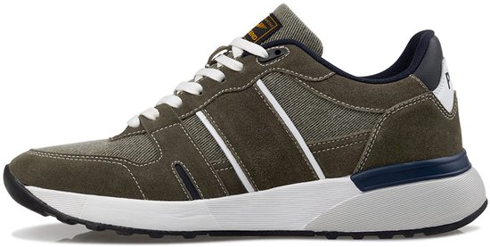 Groene PME Legend sneaker met witte strepen en donkerblauwe details, van de zijkant gezien.