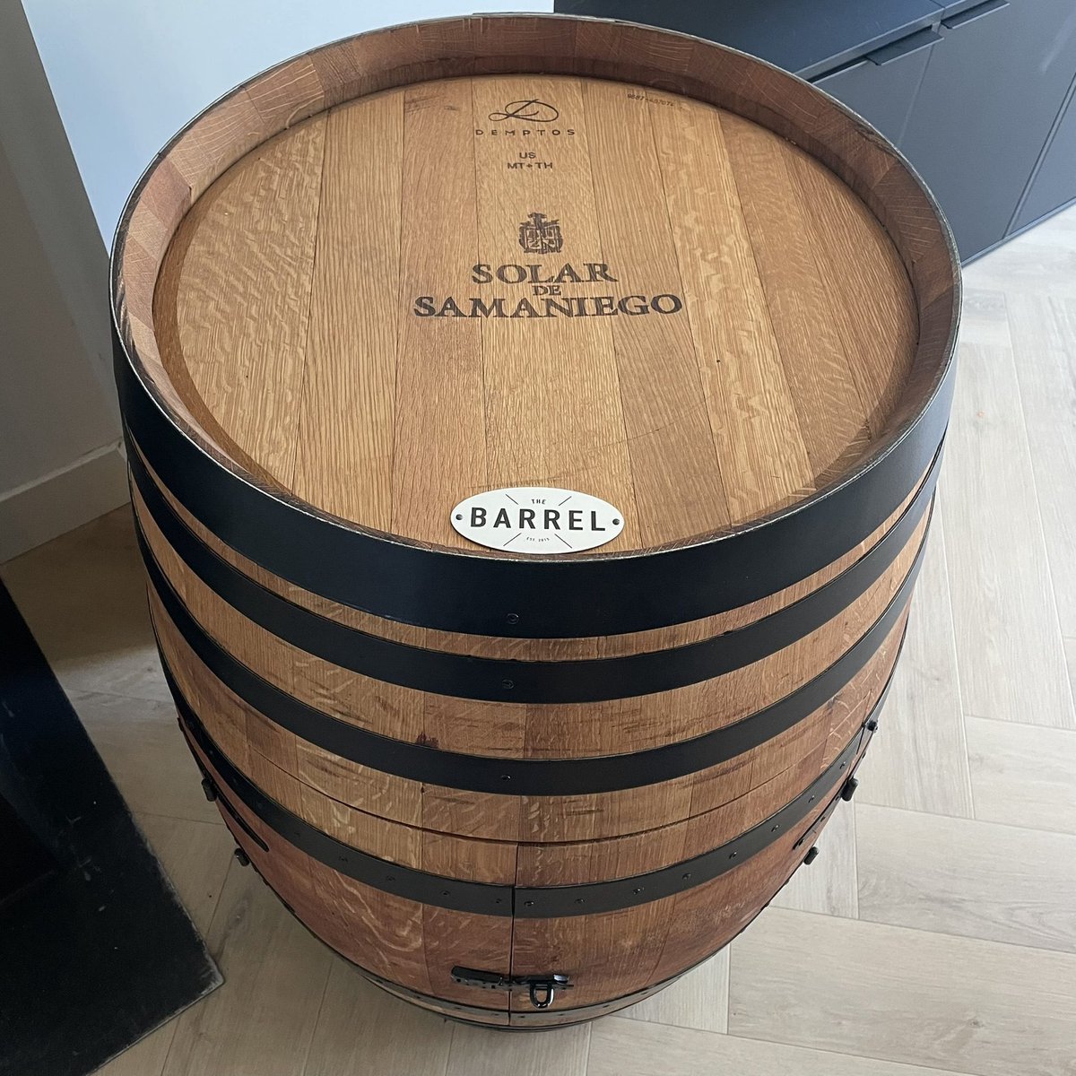 Wijnrek Merlot - 225 liter Eiken Wijnvat - Ruimte voor 30 flessen