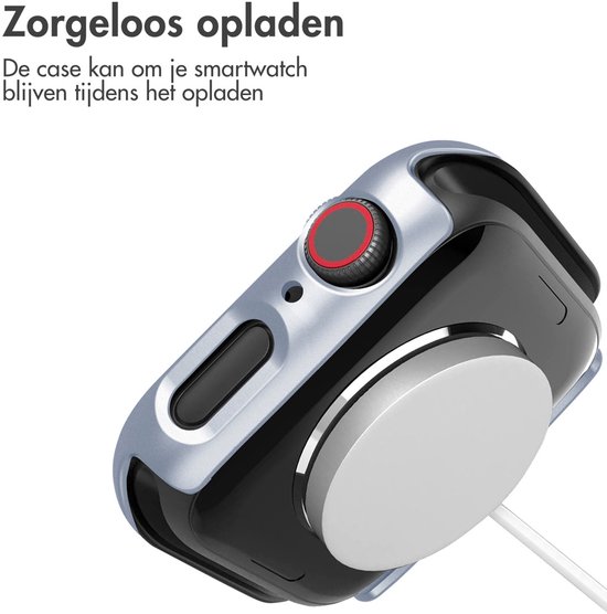 Smartwatch met zilveren hoes op een oplader, met tekst 'Zorgeloos opladen'.