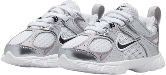 Nike v5 rnr en couleur blanche.