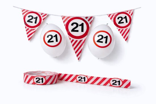 Verjaardagsdecoratie '21': vlaggenlijn, ballonnen en afzetlint met rode, witte strepen en '21'.