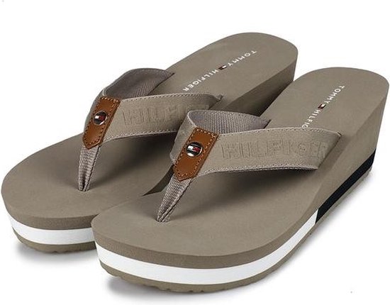 TOMMY HILFIGER FLAG WEDGE BEACH SANDAL cobblestone bol
