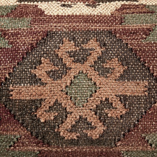 Gedetailleerd patroon van een poef met een centraal bloemmotief in beige, groen en roodbruin.